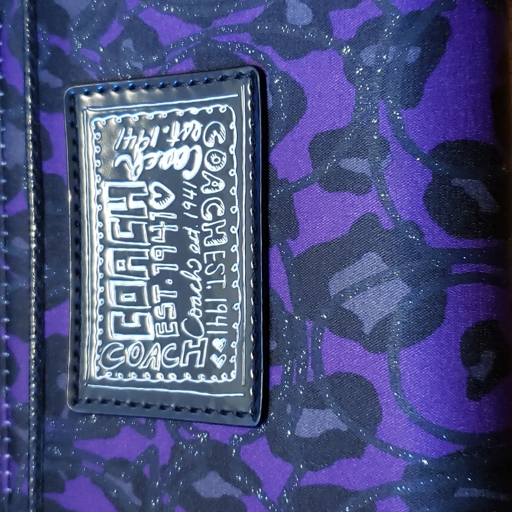 Coach Poppy Collection purple ocelot print zip-around wristlet 💜